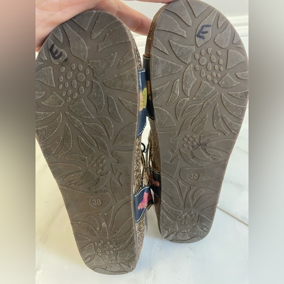 L’Artiste Springstep Lomo Navy, euro 38 or US 7-7.5, multicolor leather sandals - Picture 6 of 11